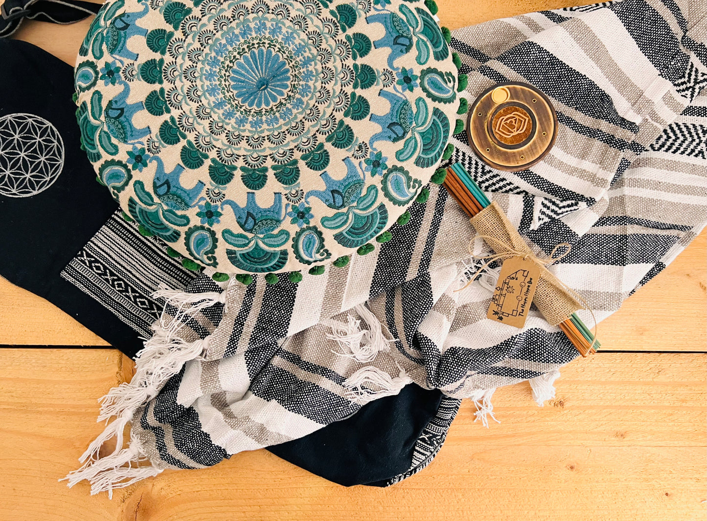 Handmade black and teal meditation set with cushion, cotton throw, incense and holder – eco-friendly yoga gift set for mindfulness and relaxation, yoga mat bag in cotton fabric 