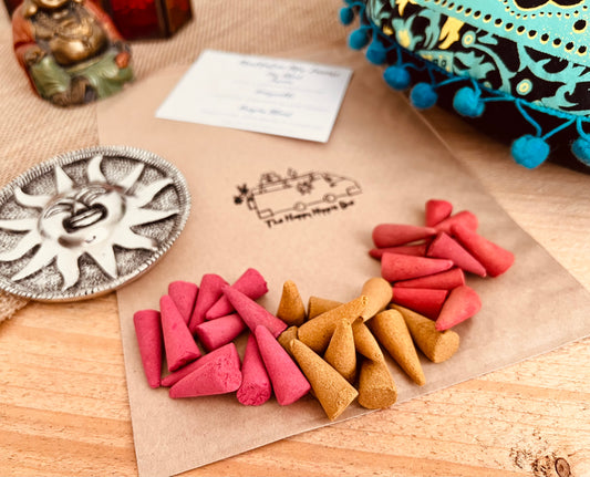 Day mix Meditation Incense Cones a complementary duo for mindful routines. Day blend includes Honeysuckle, Jasmine & Dragon’s Blood. Uplifting & calming and grounding incense. Perfect for morning focus, evening stillness, yoga, and sleep rituals.