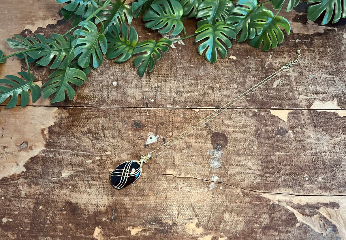 Handmade Agate Healing Crystal Necklace: Gold Wire Wrap Boho Pendant